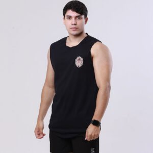 Regata Gladark – Frente minimalista e confortável Vista frontal da regata Gladark Ace com corte cavado