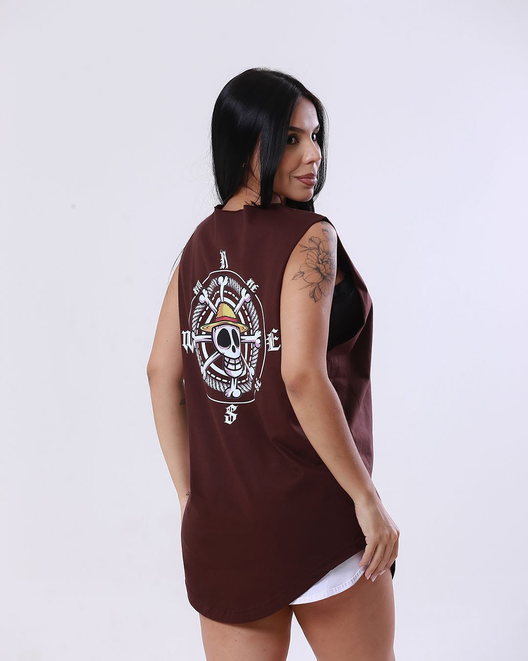 regata-one-piece-chapeu-de-palha-marrom-costa