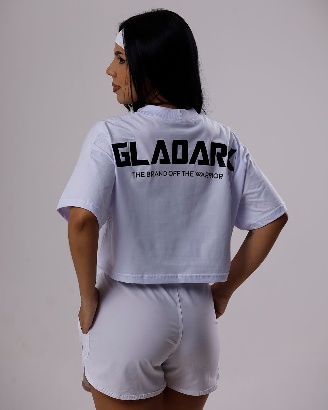 Camiseta Cropped Gladark – Conforto e Estilo Camiseta cropped oversized feminina Gladark branca – Algodão Premium e estilo streetwear