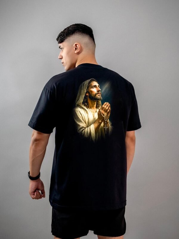 Camiseta Cristã | Jesus em Oração Oversized