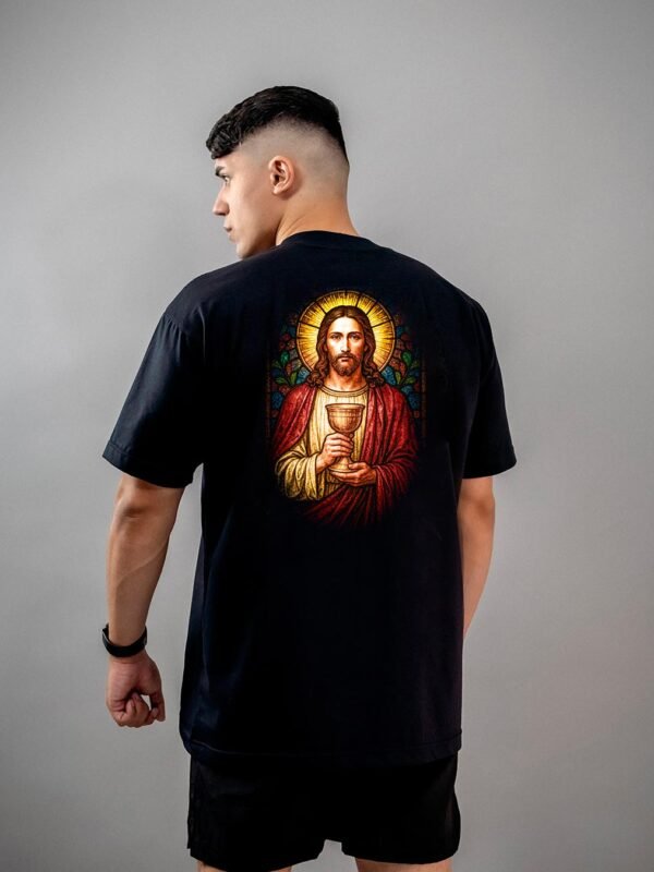 Camiseta Cristã | Jesus com o Cálice Sagrado Oversized