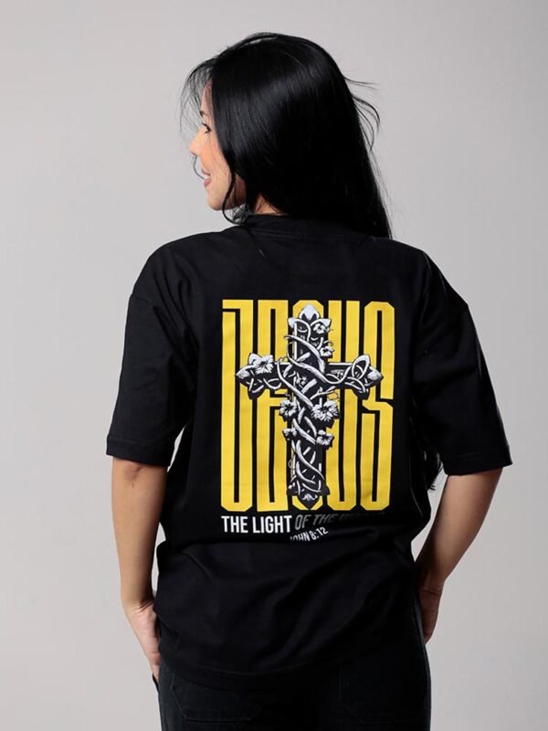 Camiseta Cristã | John 8:12 Oversized