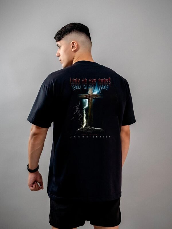 Camiseta Cristã | Look To The Cross Oversized