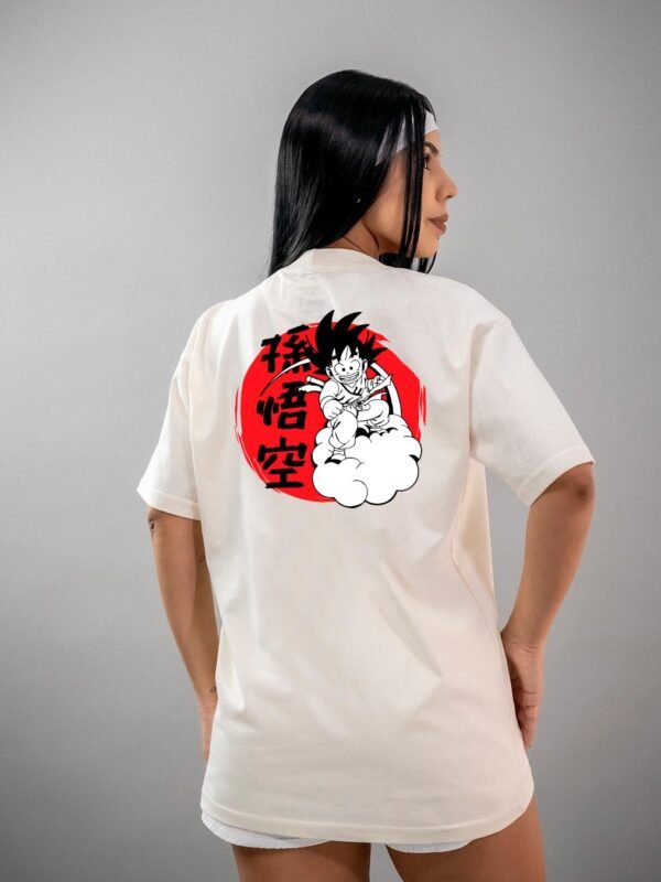 Camiseta Dragon Ball Goku na Nuvem Voadora Oversized