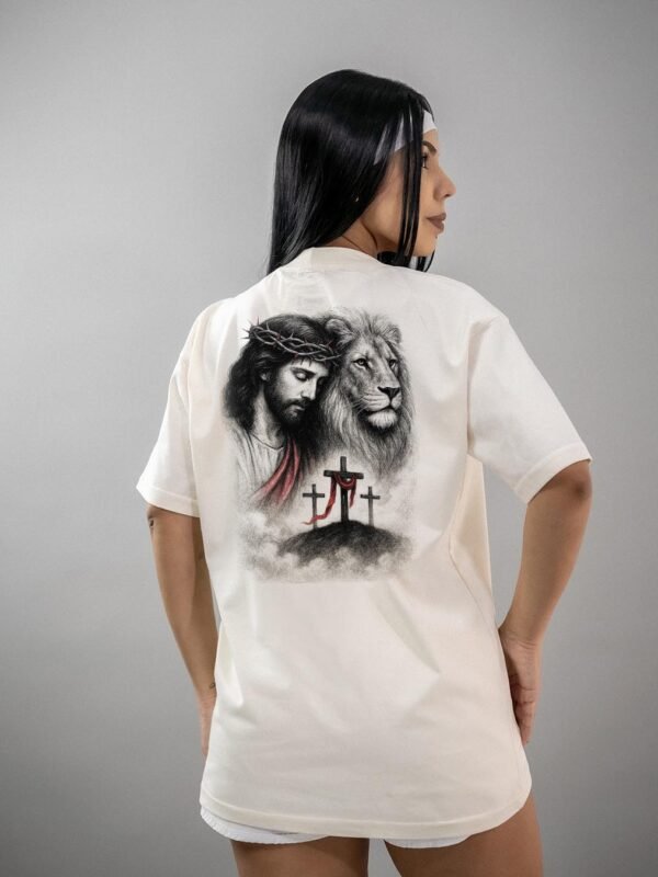 Camiseta Cristã | Jesus, O Leão da Tribo de Judá Oversized
