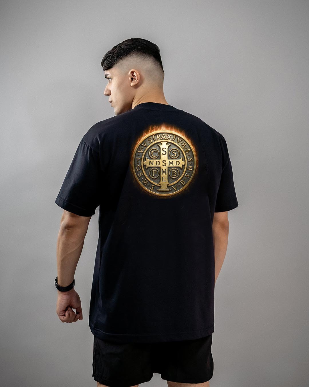 Camiseta Cristã | Medalha de São Bento Oversized